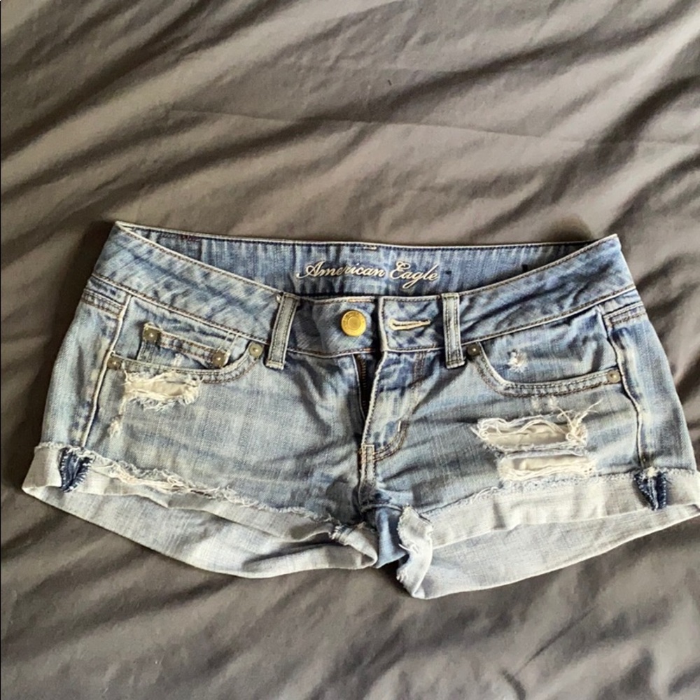 Women’s light wash Jean shorts